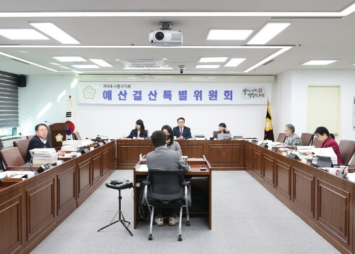 시흥시의회 예결특위, 2026년 예산안 심사 착수… “재정 건전성 확보와 민생 회복에 방점”