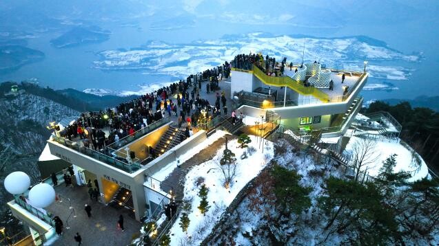 제천시, 비봉산 정상에서 2026년 ...