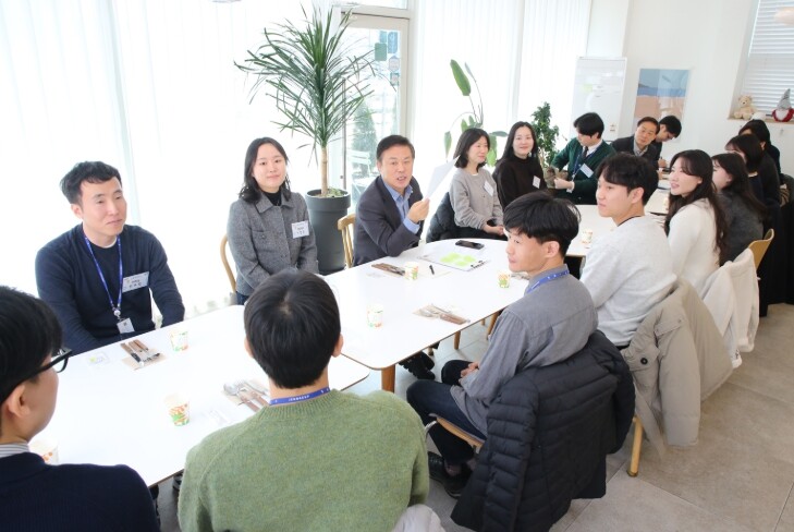 “회의실 대신 카페로” 정읍시, MZ...