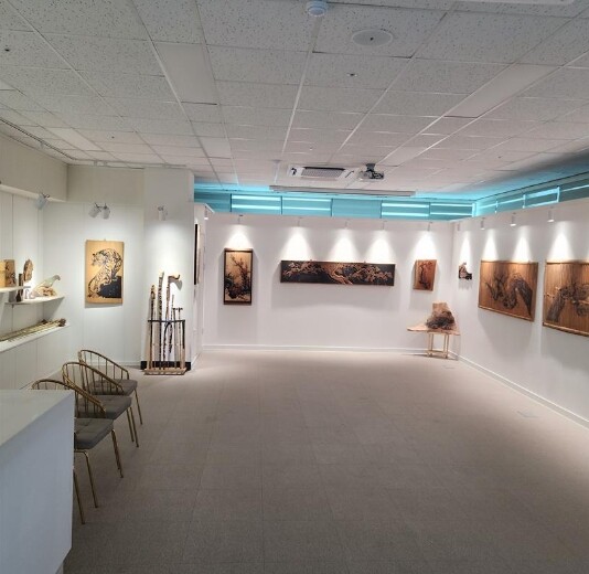 장흥 이로우미갤러리, 지역 장인 김선호 서각 공예전 열려