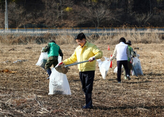 고성군, 5년째 이어온 마동호 습지 ...