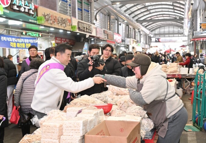 “명절 장 보기 가까운 전통시장·상점...