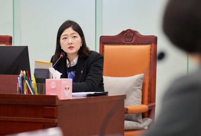 경기도의회 장윤정 의원, 오성애 후보...