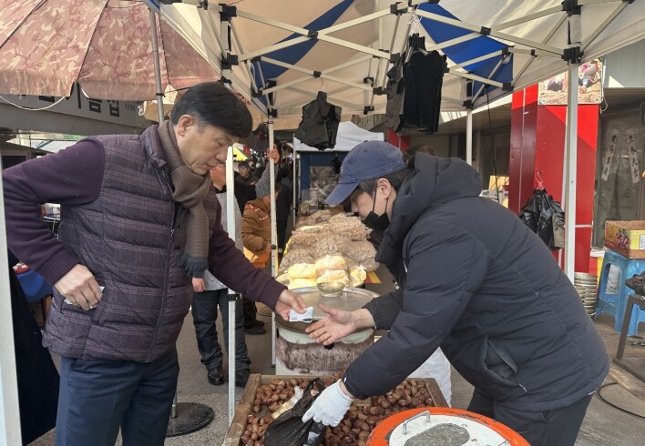 의성교육지원청, 설맞이 전통시장 장보...