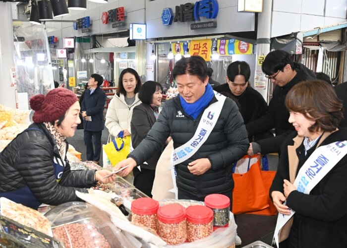 부천시, 설 맞아 전통시장 방문…상인...