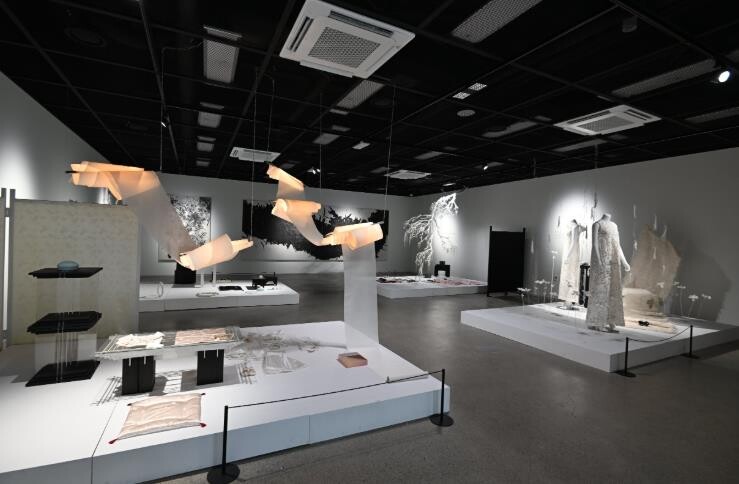 진주실크박물관 개관 기획전 《 비단,...