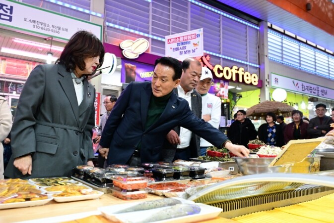 논산시 시민소통위원회와 함께한 ‘전통시장 장보기’