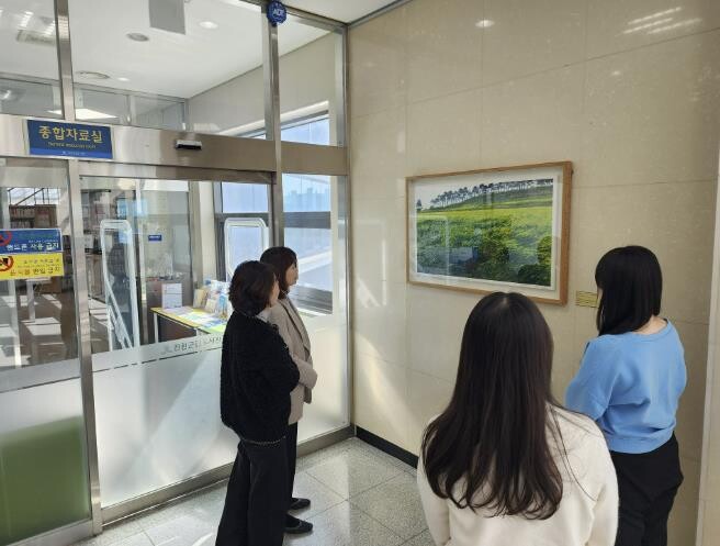 진천군립도서관, 김준권 작가 목판화 ...