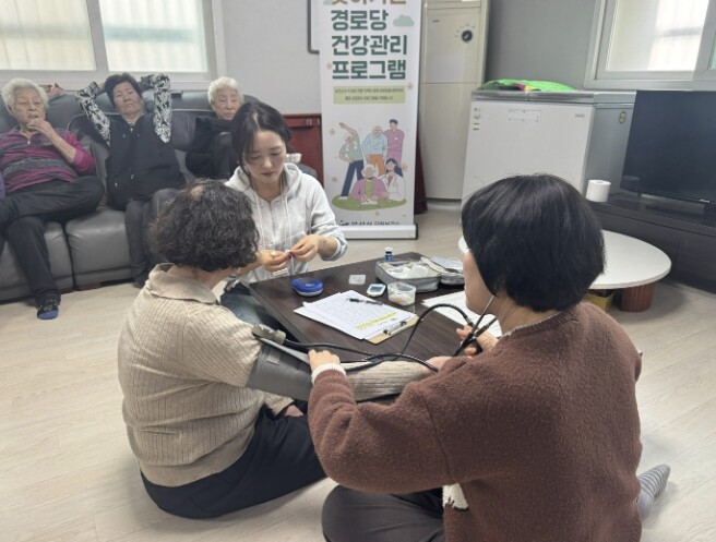 안산시 단원보건소, 경로당 찾아 어르...