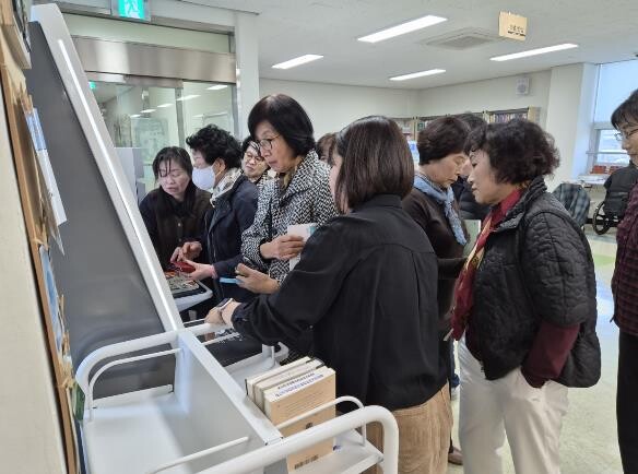 당진도서관, 스마트폰 배우고 큰글자 ...